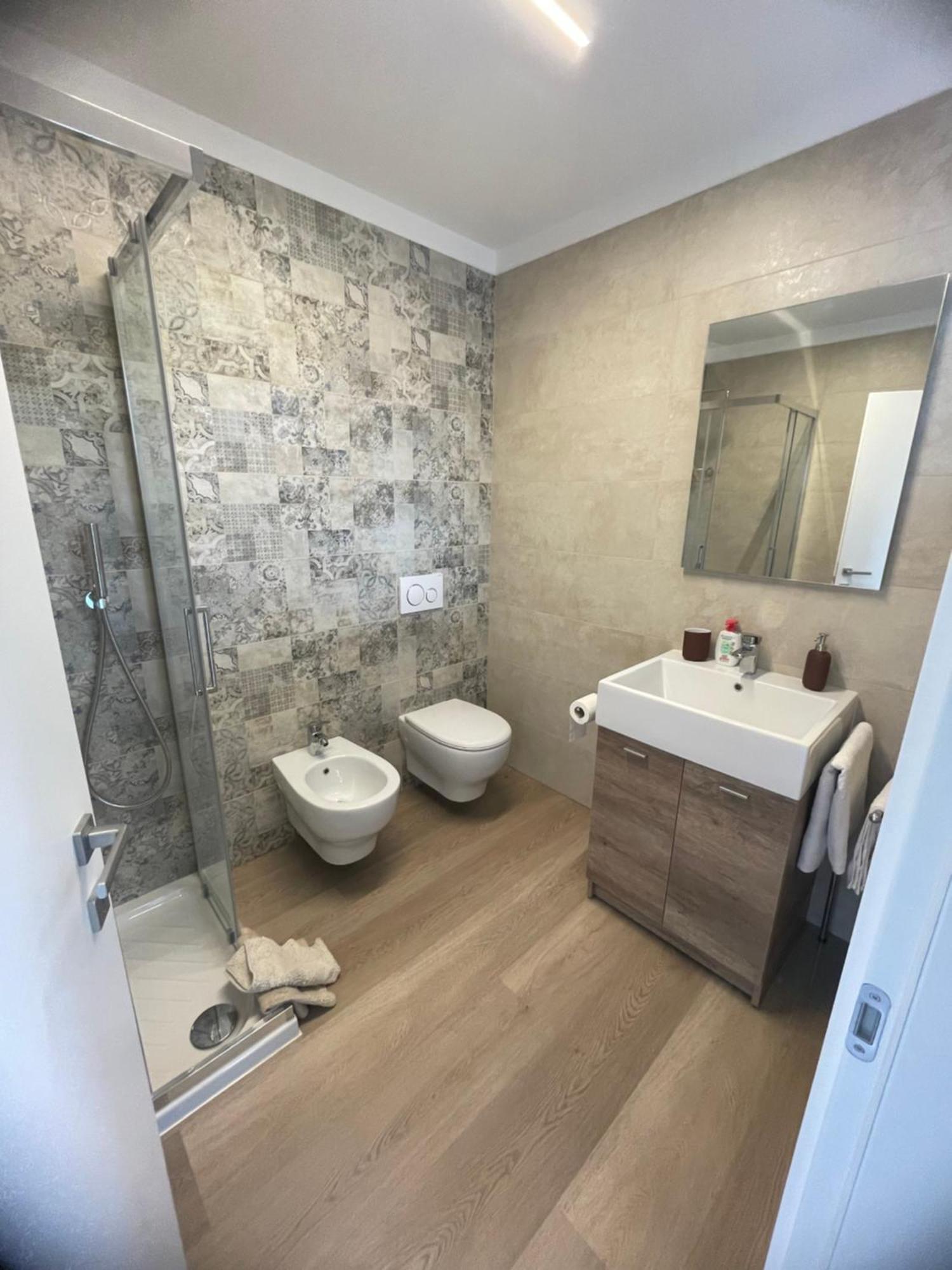 Lotus Garda Bed & Breakfast Riva del Garda Exterior photo