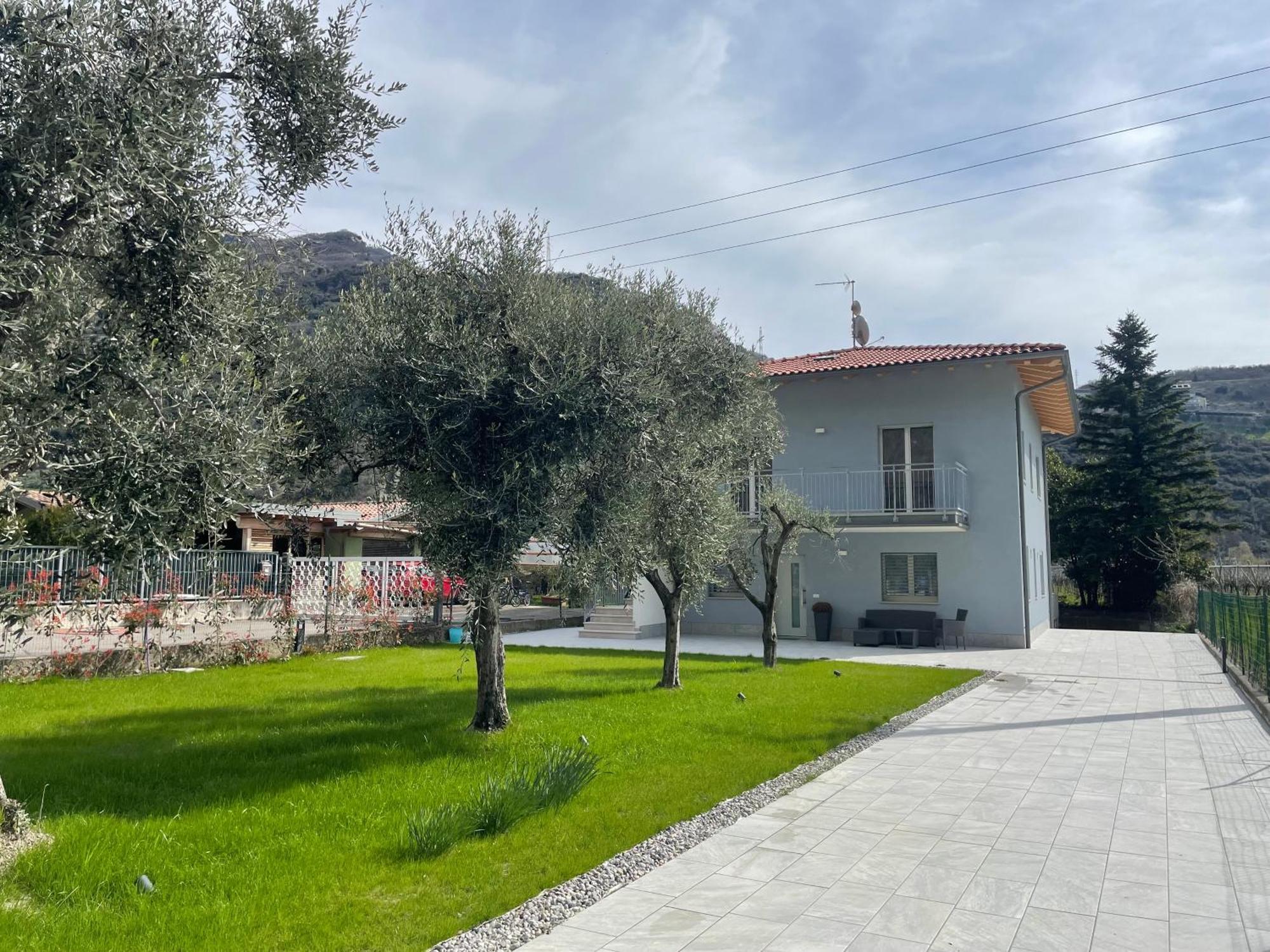 Lotus Garda Bed & Breakfast Riva del Garda Exterior photo